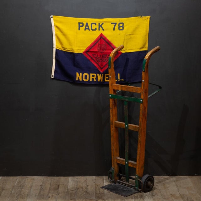 ABOUT An authentic, vintage Cub Scouts of America (BSA) official troop flag. This flag belonged to Pack 7, Norwell,...