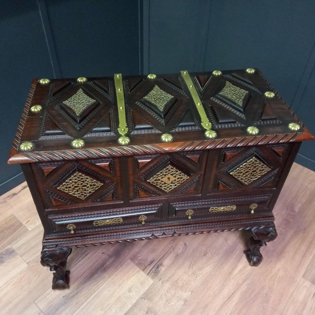 Anglo Indian Colonial Campaign Chest, 1840s For Sale - Image 3 of 18