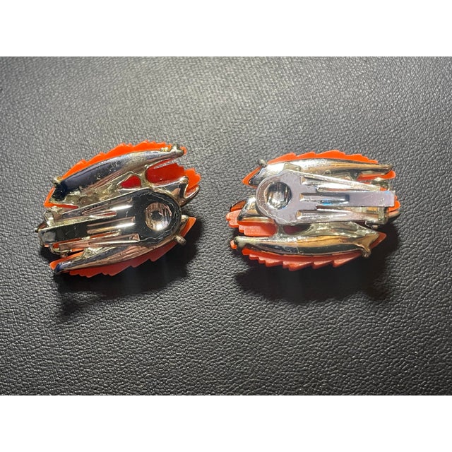1960s MCM Jewelry Marked BSK Space-Age Foliate Lucite in Rhodium Plated Clip on Earrings, Pair For Sale In South Bend - Image 6 of 7