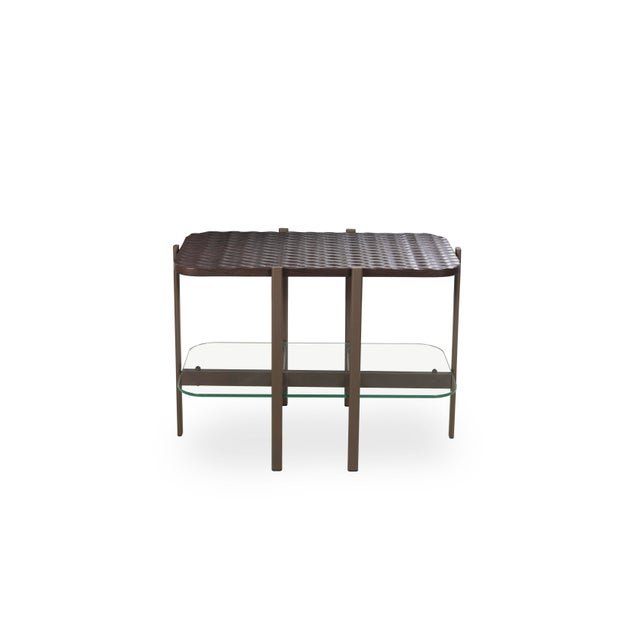 The collection of the Niteroi tables, with his oval metallic tube and with the copper mate texture finish, remind of the...