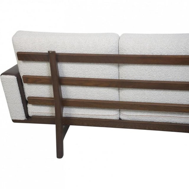GE236 Sofa by Hans J. Wegner in Bouclé Upholstery from Dedar Milano, 1980s For Sale - Image 15 of 18