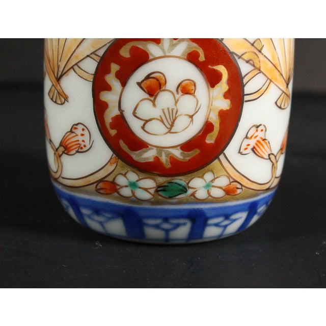 Mid 19th Century Edo / Meiji Mid 19th C. Japanese Arita Imari Porcelain Sake Cup For Sale - Image 4 of 16