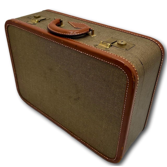 Metal Vintage 1940s Lincoln "Zephyrweight" New York Tweed & Leather Overnight Suitcase in Nice Condition For Sale - Image 7 of 18