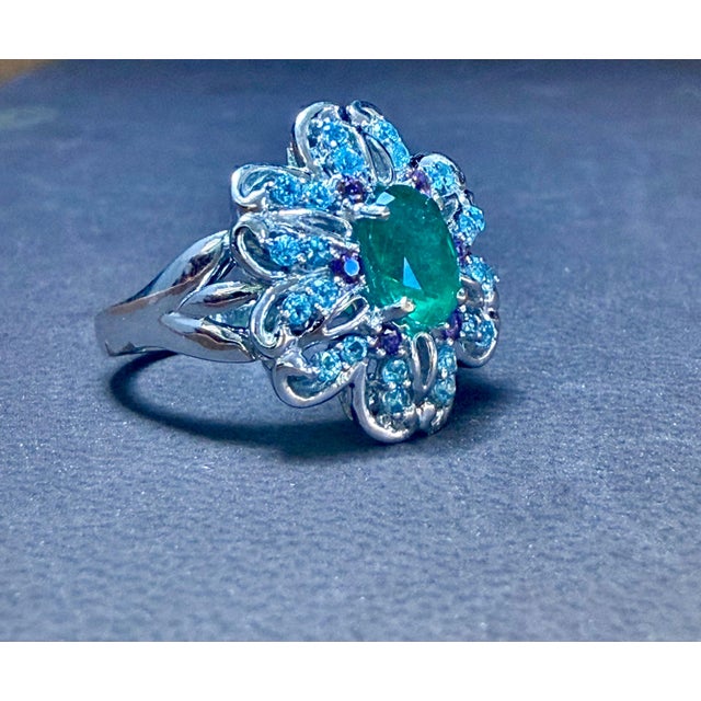 Green 1.5 Carat Natural Oval Cut Emerald Ring With Blue Topaz & Amethyst 14 Karat Gold For Sale - Image 8 of 8