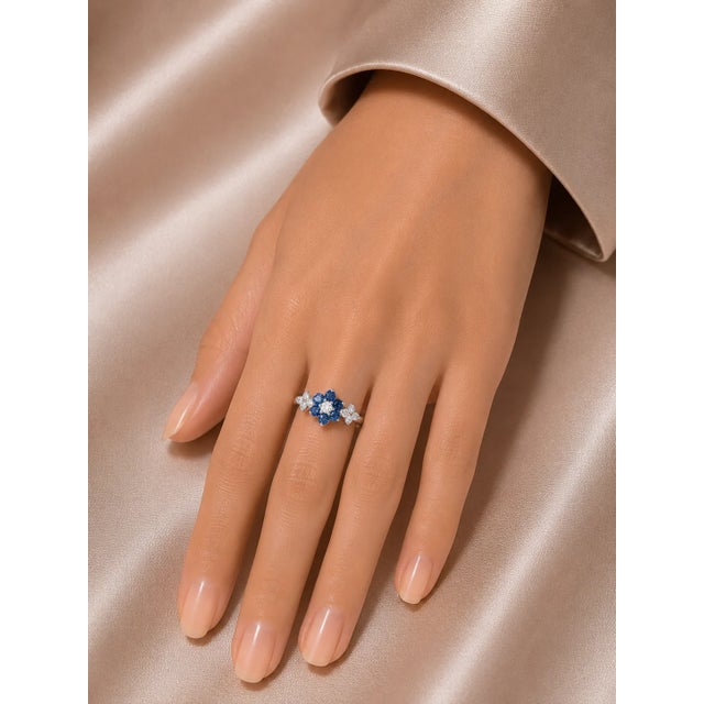 Traditional Late 20th Century 14K White Gold Blue White Diamond Floral Band Ring, Size 7 For Sale - Image 3 of 3