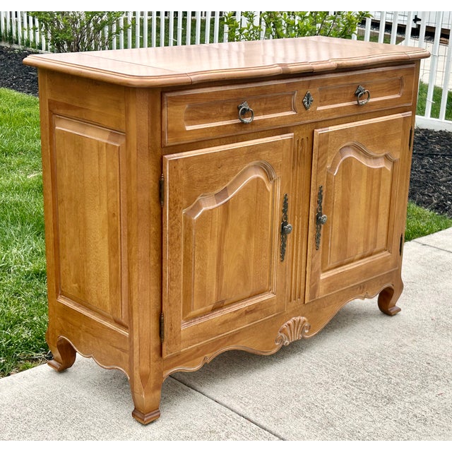 Vtg. Maple Ethan Allen Country French Style Flip Top Bar/Server Cabinet For Sale - Image 10 of 17