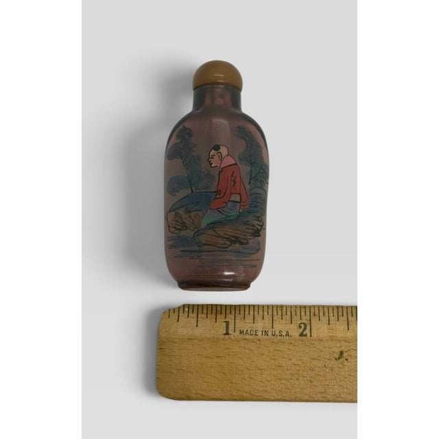 Early 20th‑Century Chinese Inside‑Painted Purple Glass Snuff Bottle — Two Miniature Figures, Agate Stopper For Sale - Image 9 of 12