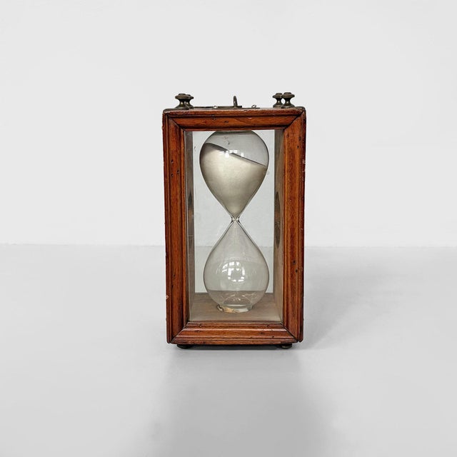 Antique Italian Victorian Wood and Glass Hourglass, 1850s, in Good conditions. Designed before 1890