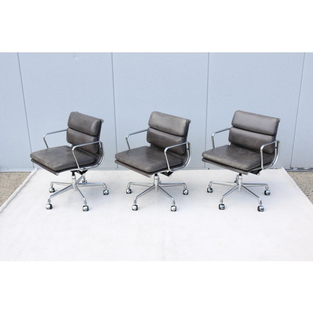 Metal Mid-Century Distressed Gray Leather Eames Soft Pad Management Chair by Herman Miller For Sale - Image 7 of 18