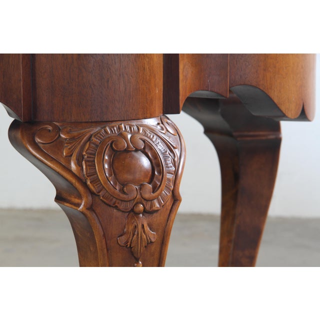 1920s Vintage Figured Burr Walnut Pie Crust Coffee Table, 1920s For Sale - Image 5 of 18