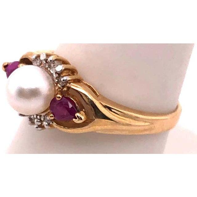 14 Karat Yellow Gold Pearl Solitaire Ring With Ruby and Diamond Accents For Sale - Image 4 of 8