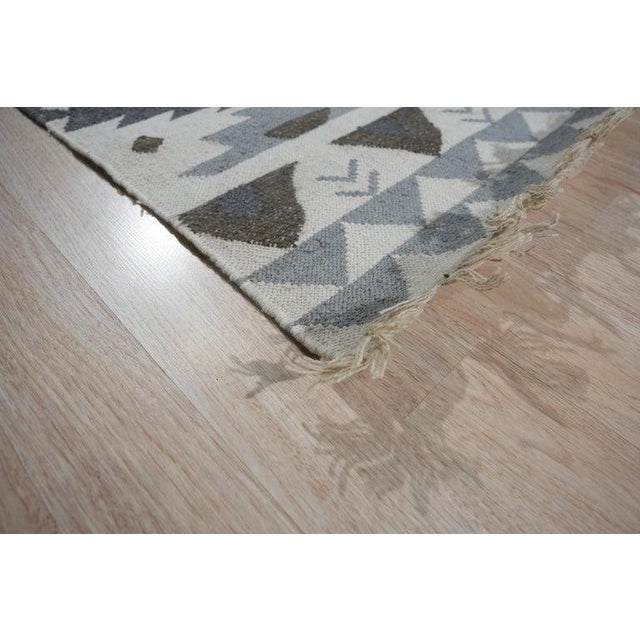 2020s 6x9 Ivory Flat Weave Wool Stacked Aztec Motifs Classic Traditional Carpet Rug For Sale - Image 5 of 8