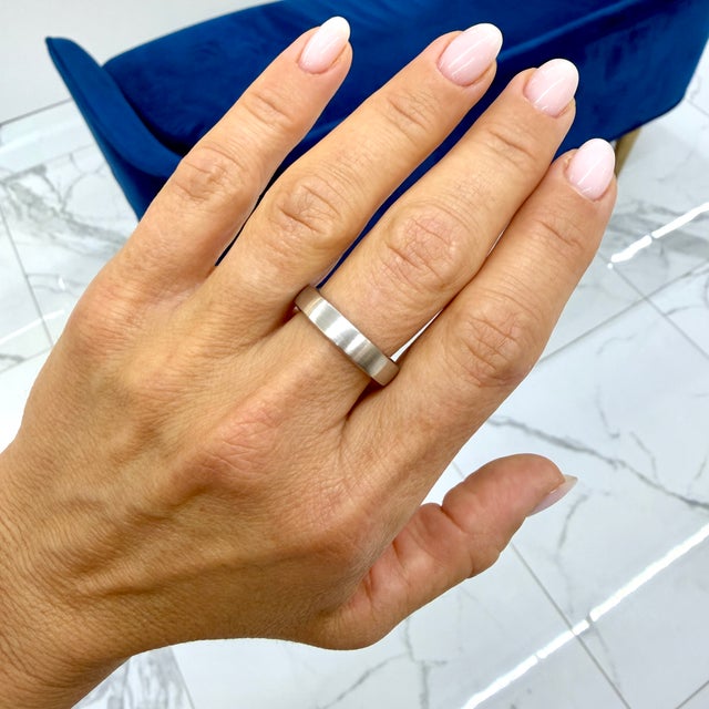 Platinum Men’s Tiffany & Co. The Charles Tiffany Setting Platinum Satin Finish Band Ring, Size 8.5 For Sale - Image 8 of 9