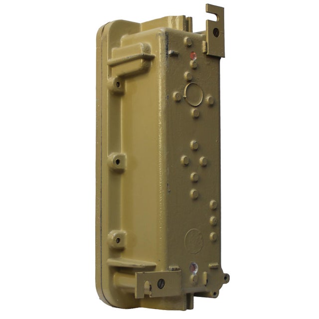 1970s Vintage French Industrial Beige Cast Aluminium Wall Sconce from Mapelec For Sale - Image 5 of 6