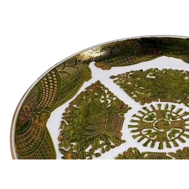 1960s Vintage 10.75" Hand-Painted "Gold Imari" Japanese Porcelain Charger – Rare Green & Gold For Sale - Image 5 of 11