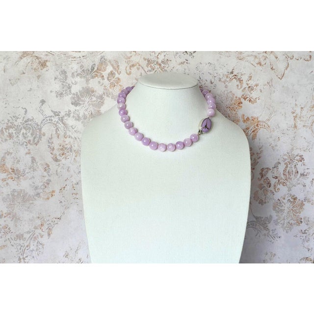 Light Pink Lavender Chatoyant Kunzite Necklace With Vintage Crystal Clasp For Sale - Image 8 of 10