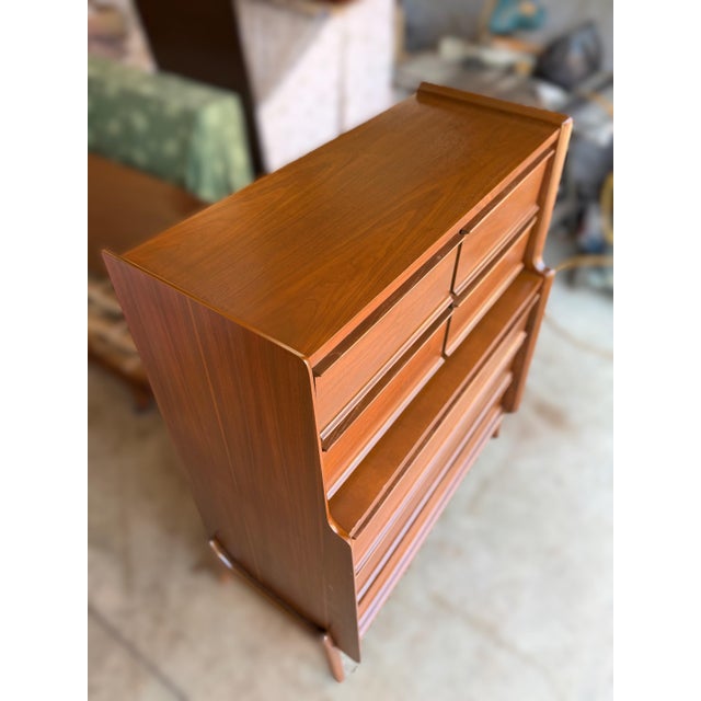 Mid-Century Modern Mid 20th Century Tallboy Bedroom Dresser Chest of Drawers From United Furniture For Sale - Image 3 of 10