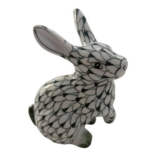 Vintage Andrea by Sadek Porcelain Green White Hand Painted Bunny Rabbit Figurine For Sale