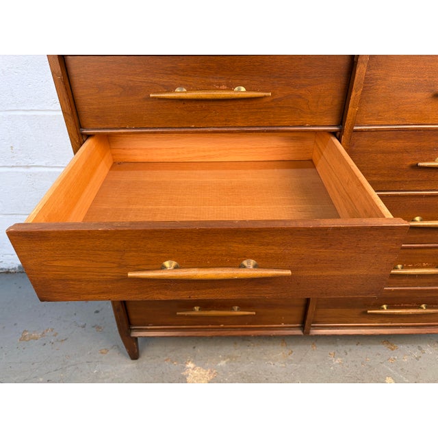 Mid 20th Century Ten Drawer Walnut Dresser by Davis Cabinet Company For Sale - Image 11 of 13