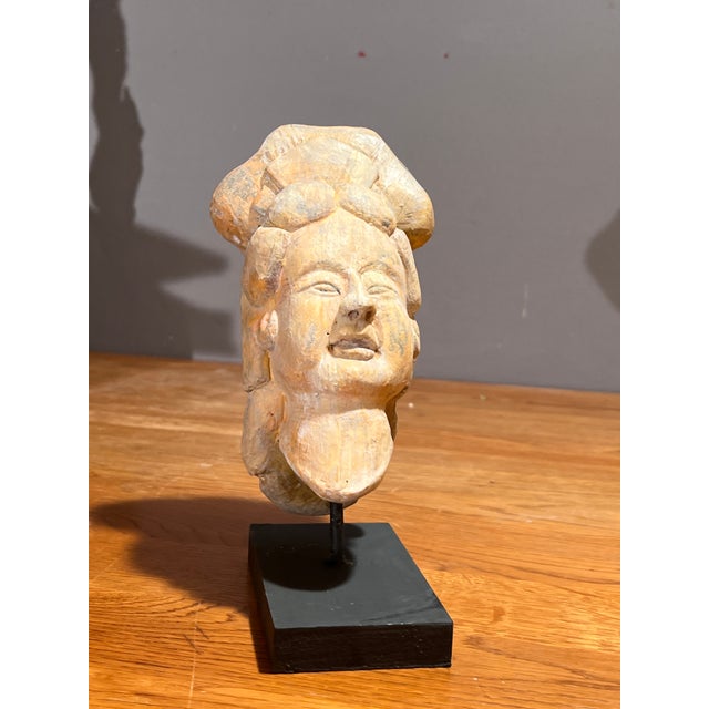 Chinoiserie Vintage Han Dynasty Style Painted Terracotta Head Bust of Noblewomen on the Stand For Sale - Image 3 of 12