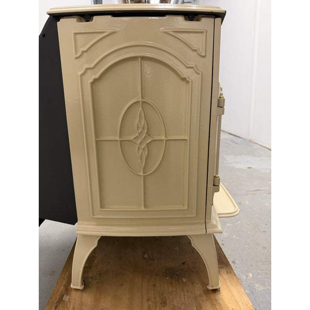 This vintage 2004 Quadra Fire antique style cast iron wood burning stove has a beautiful enameled finish in an ivory/cream...