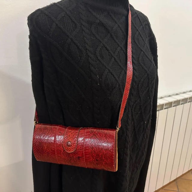 A 1970s Textured Red Leather and Brass Italian Shoulder Bag For Sale - Image 12 of 12