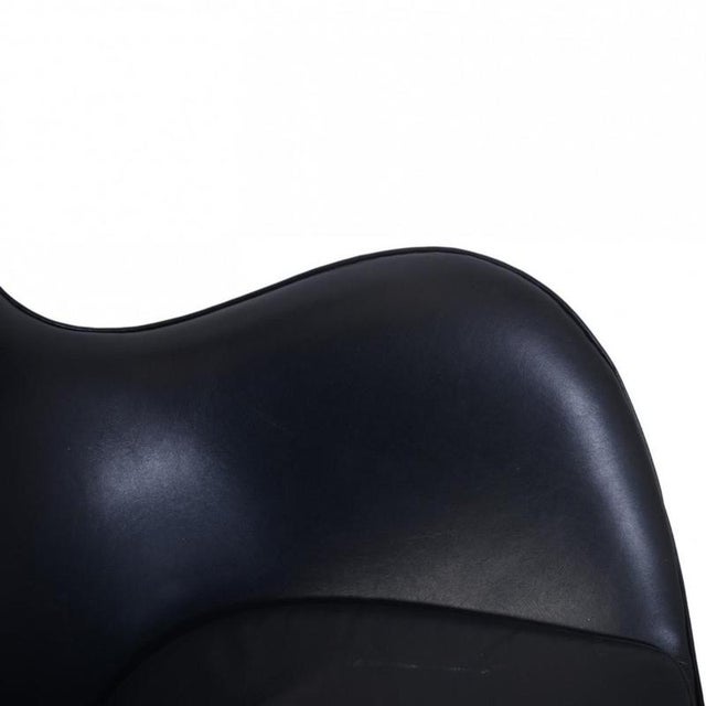 1960s Vintage Egg Chair in Black Leather by Arne Jacobsen, 1963 For Sale - Image 5 of 18