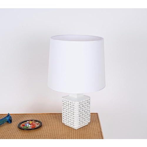 Mid-Century Italian Glazed White Ceramic Table Lamp by Tommaso Barbi, 1970s For Sale - Image 14 of 16