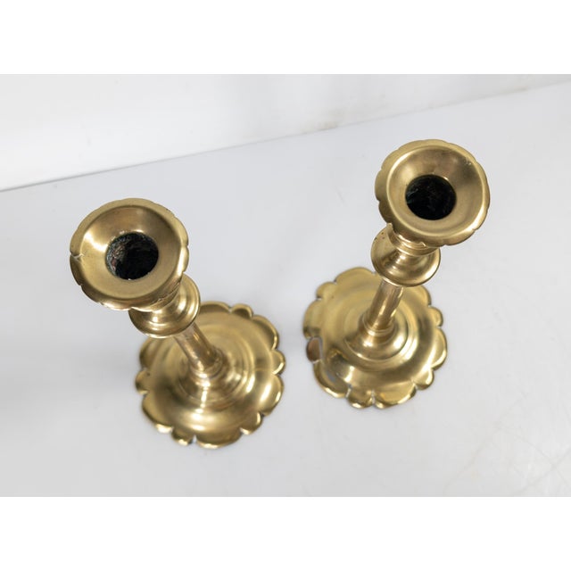 18th Century Pair of English Brass Queen Anne Candlesticks With Petal Base For Sale In New York - Image 6 of 13