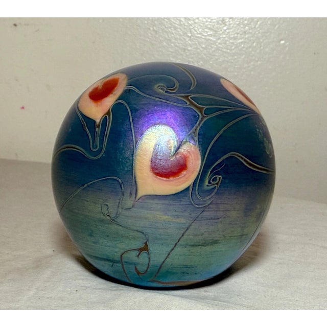 Up for sale is a wonderful vintage hand blown Vandermark studio art glass paperweight. It is done with an exquisite...
