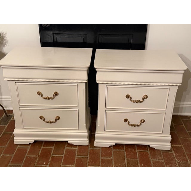 Linen Pair of Three-Drawer Traditional Nightstands in Natural Linen For Sale - Image 8 of 11