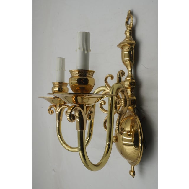 Traditional 1980s Pair Colonial Williamsburg Style Brass Lighted Wall Sconces For Sale - Image 3 of 10