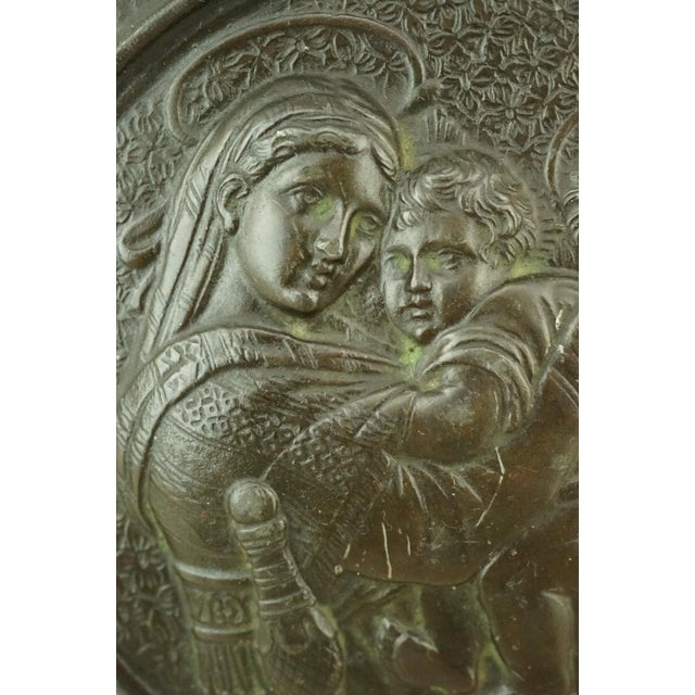Bronze Medallion with Bas-Relief depicting the Madonna Della Seggiola by Raffaello Sanzio, Italy, Late 1800s For Sale - Image 13 of 18