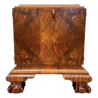 Art Deco Cabinet in Walnut and Walnut Root Veneer, Central Europe, 1930s For Sale