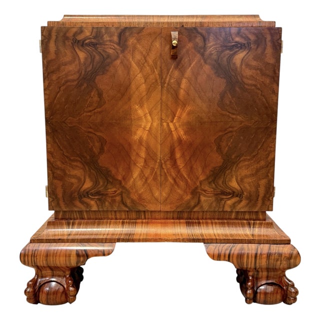 Art Deco Cabinet in Walnut and Walnut Root Veneer, Central Europe, 1930s For Sale
