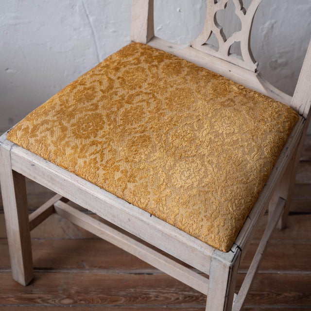 A Similar Pair of English Chippendale Side Chairs, c.1760 For Sale - Image 11 of 15