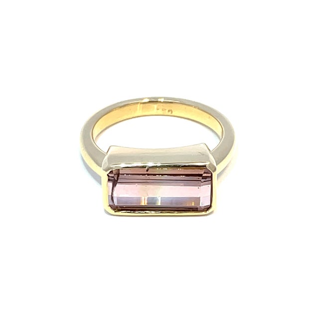 Modern 18k Yellow Gold 3.3 Caret Tourmaline Signet Ring, Size 6.5 For Sale - Image 3 of 10