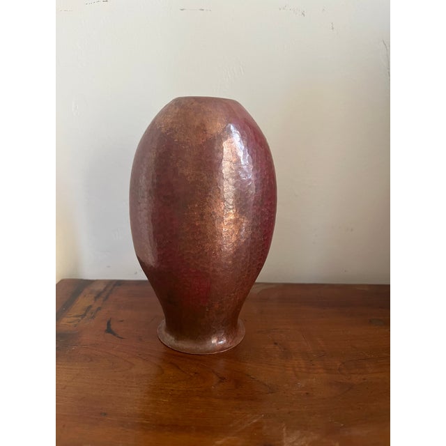 Vintage Hammered Copper Vase El Porton Santa Clara Del Cobre Mexico 6” Tall For Sale - Image 4 of 6
