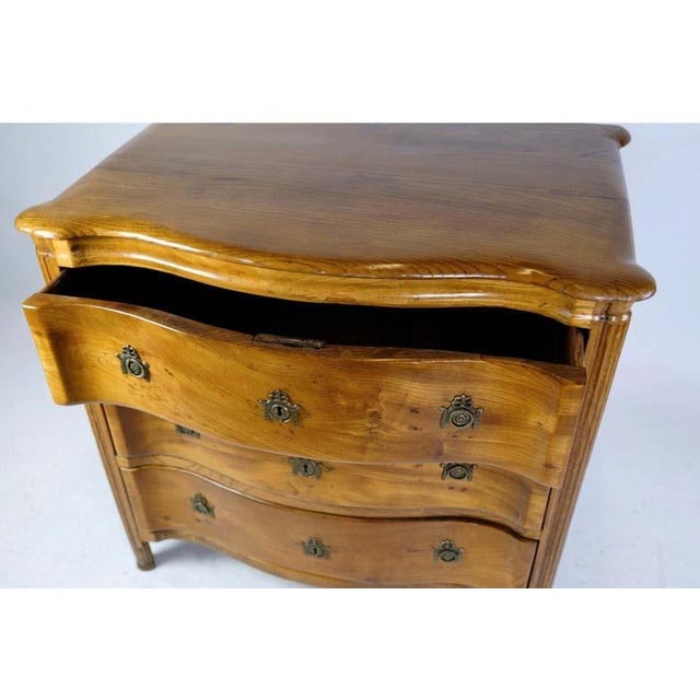 Small Louise Chest of Drawers in Elm Wood, Copenhagen, 1780s For Sale - Image 4 of 8