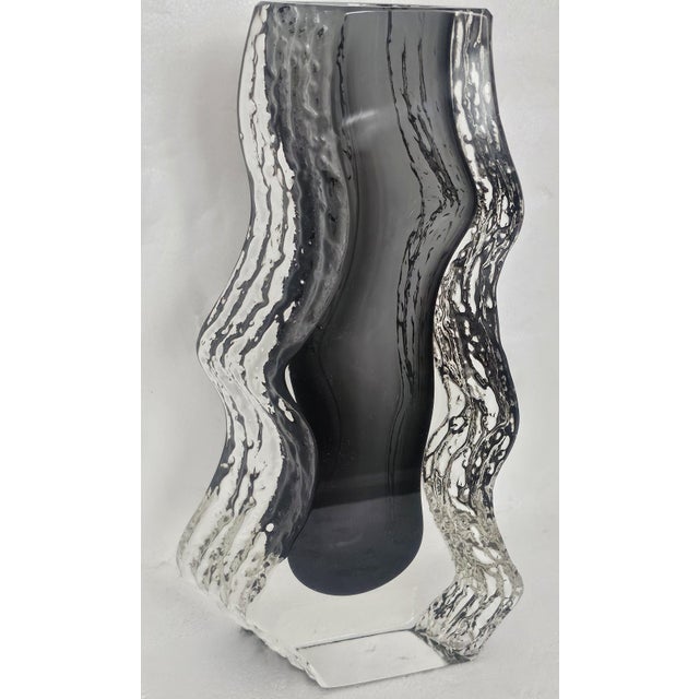 1970s Mandruzzato Murano Sculptural Sommerso Glass Vase — Heavy, Hand‑Cut Italian Art Glass For Sale In Los Angeles - Image 6 of 13
