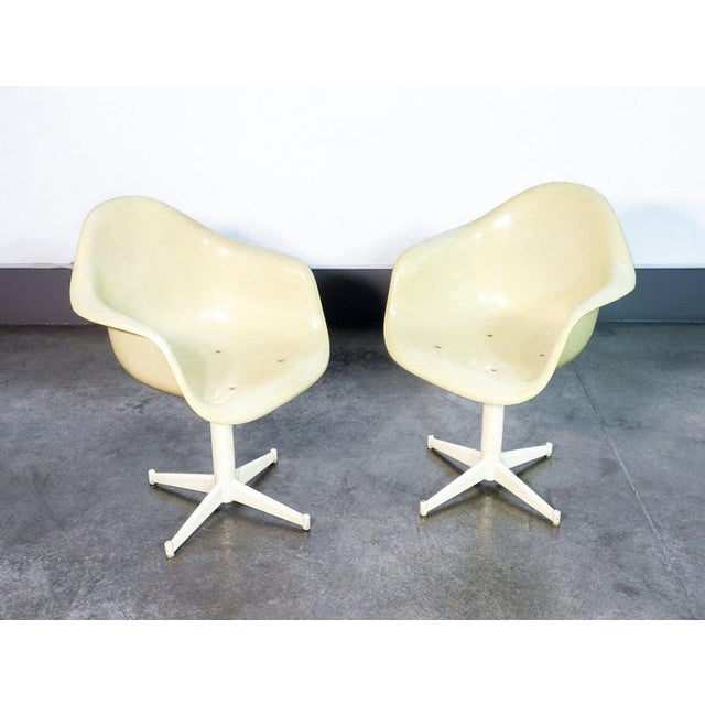 White Set of Swivel Chairs attributed to Charles and Ray Eames for Herman Miller, 1960s For Sale - Image 8 of 8