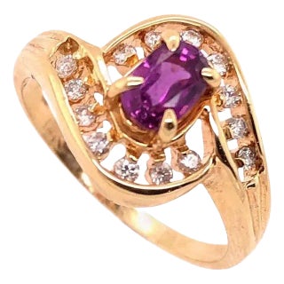14 Karat Yellow Gold Purple Peridot Ring With Round Diamond Accents 0.14 TDW, Size 7.5 For Sale
