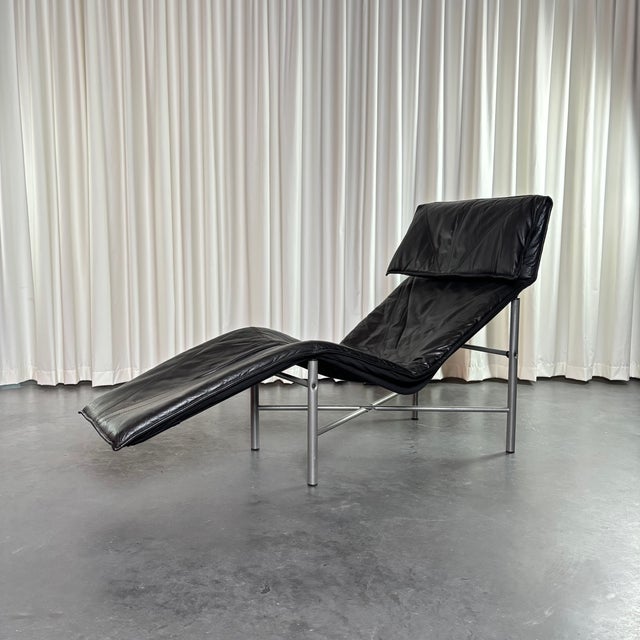 Skye Chaise Longue in Black Leather attributed to Tord Björklund for Ikea, Sweden, 1980s For Sale - Image 3 of 10