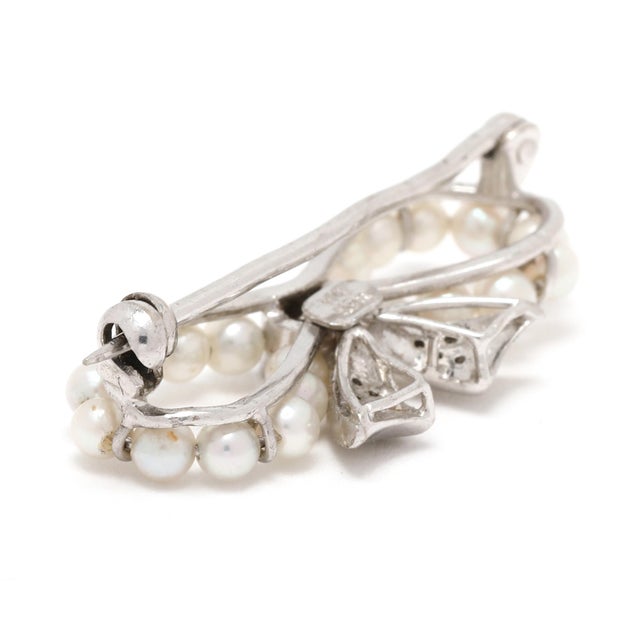 1950s 0.15ctw Diamond & Pearl Bow Brooch, 14k White Gold, Length 1 In For Sale - Image 4 of 5