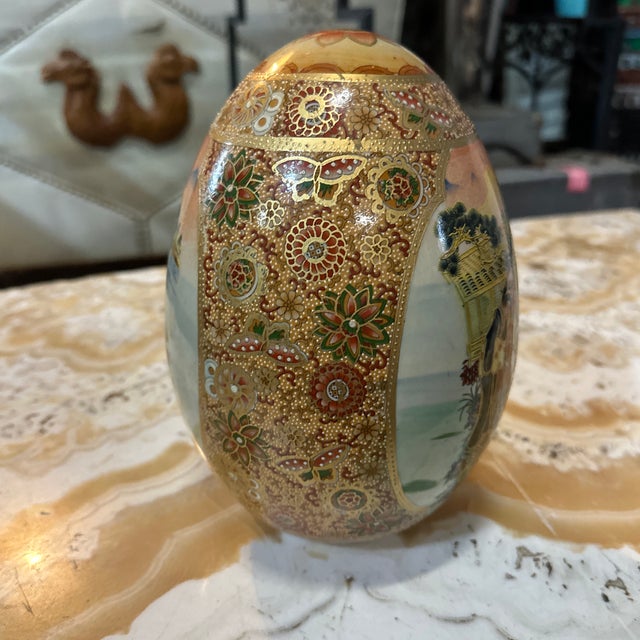 1970s Small Asian Ceramic Detailed Decorative Egg With Gold Accents For Sale In Atlanta - Image 6 of 7