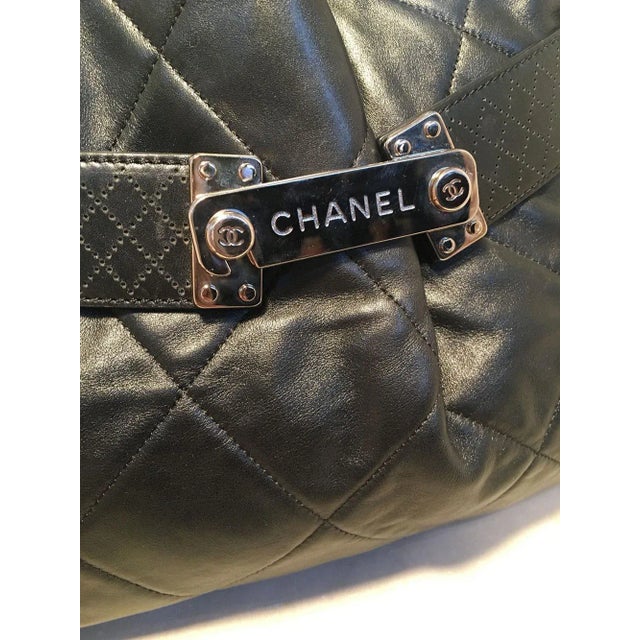Chanel Quilted Black Leather Latch Front Tote Bag For Sale In Philadelphia - Image 6 of 10