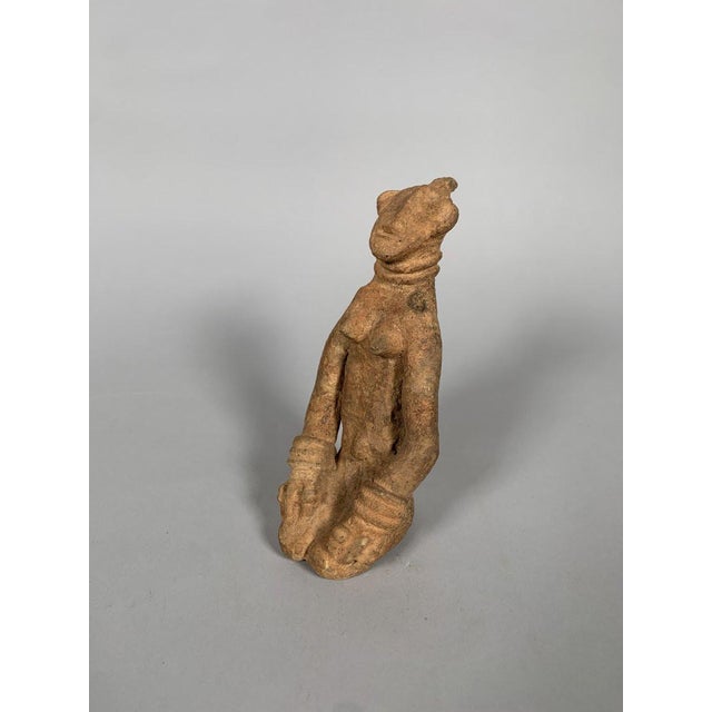 Tribal Bankoni statuette, Mali, 13th-15th century, terracotta, red ochre, African tribal art For Sale - Image 3 of 8