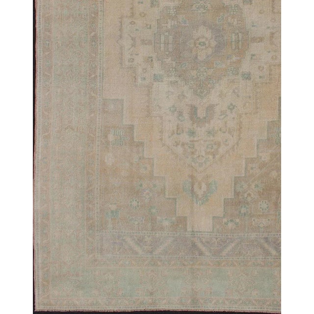 Faded Turkish Hand Knotted Oushak With Medallion With Muted Colors of Tan, Muted Light Peach For Sale - Image 4 of 13