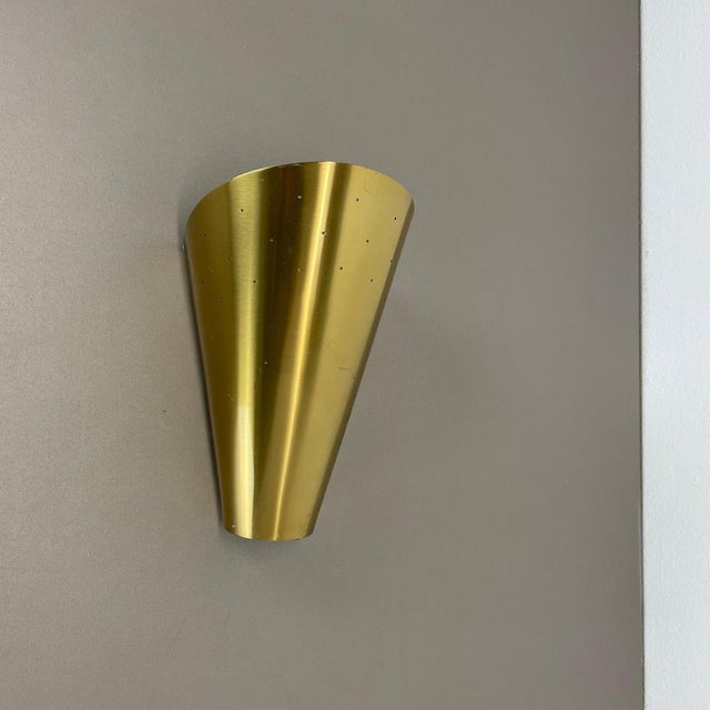 Article: brass theatre wall light sconces Origin: Italy Age: 1950s This modernist light was produced in Italy in the 1950s...