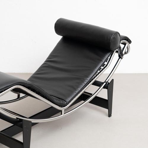 Black 4 Chaise Longue by Le Corbusier for Cassina For Sale - Image 8 of 17